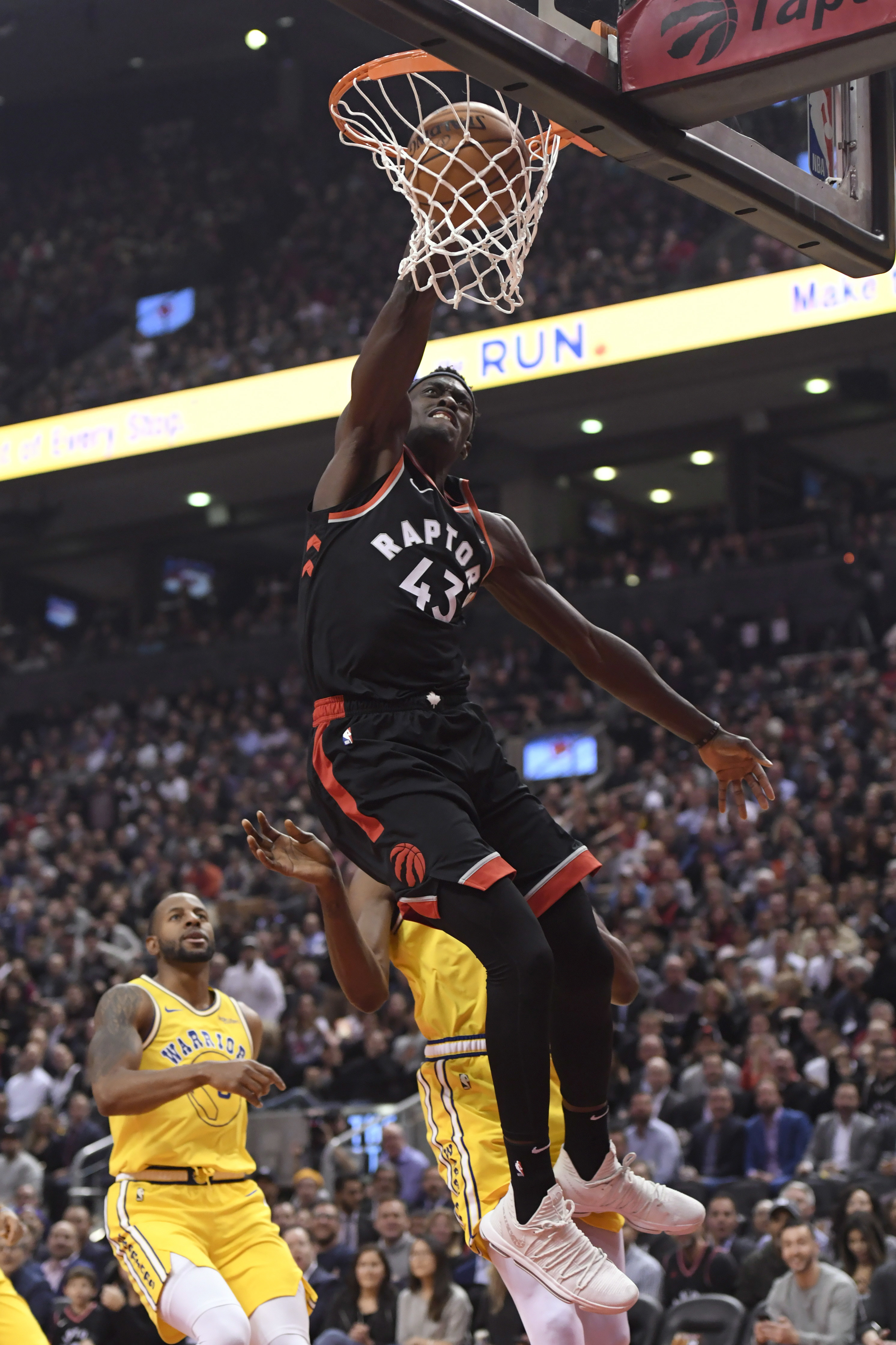 新疆一家进出口贸易公司向阿图什市捐赠足球场，价值1亿元（新疆一进出口贸易企业向阿图什市捐建足球场，捐资1亿元）