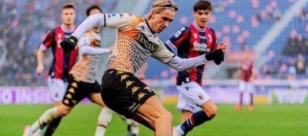 世欧预战报：凯恩双响制胜，英格兰2-0阿尔巴尼亚小组全胜收官（凯恩梅开二度制胜，英格兰2-0阿尔巴尼亚，世欧预小组全胜收官）