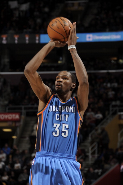 镜报：曼联100英镑开放球迷参观卡灵顿新基地，可进入更衣室（镜报：曼联开放卡灵顿新基地参观，票价100英镑，球迷可进更衣室）