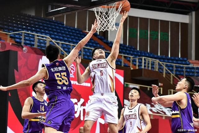 澳超战报：桑托斯破门被吹，麦克阿瑟FC 0-0墨尔本胜利（澳超赛况：桑托斯进球被判无效，麦克阿瑟FC与墨尔本胜利0-0握手言和）