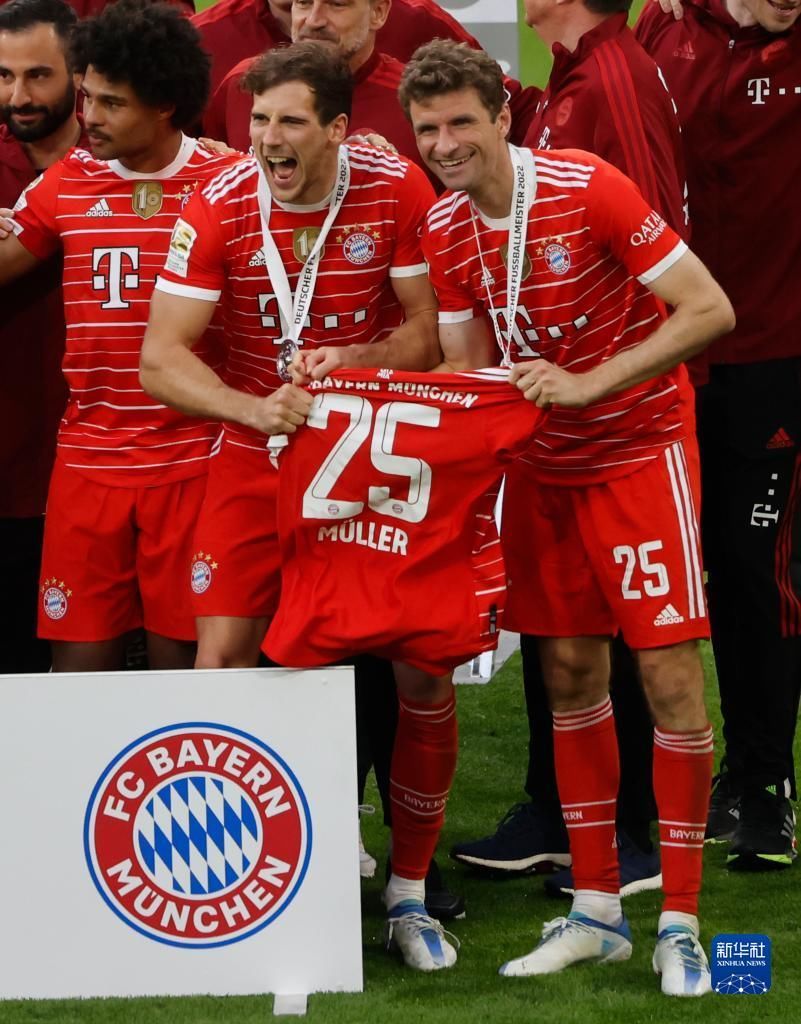 座无虚席！新诺坎普首秀，共计45157名球迷来到现场（爆满！新诺坎普首秀吸引45157名球迷到场观战）