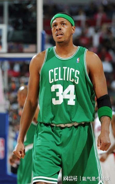 尴尬！王博指导末节换上4名“新人”，许利民指导却仍打不过（王博末节启用四位新兵，许利民仍未能取胜）