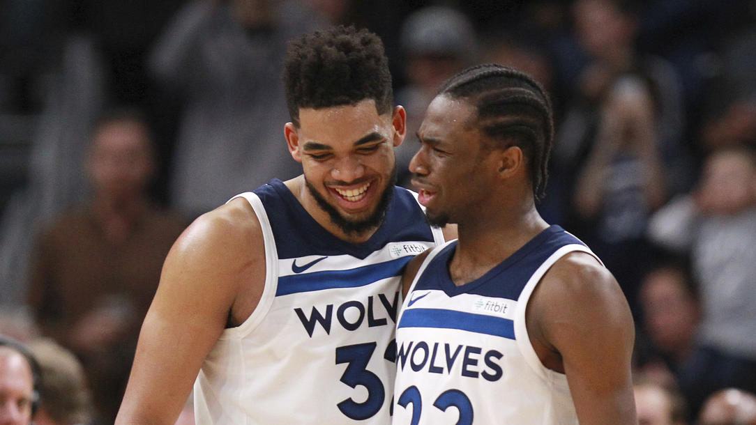 拉波尔塔的圣诞轻松时刻：巴萨主席的亲民魅力与未来布局（圣诞里的拉波尔塔：巴萨掌门的亲和力与未来蓝图）